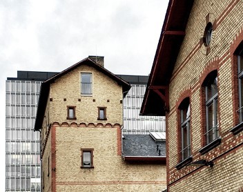 Hinter den Kulissen